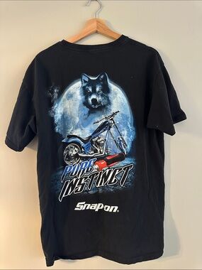 Snap on graphic shirt size L